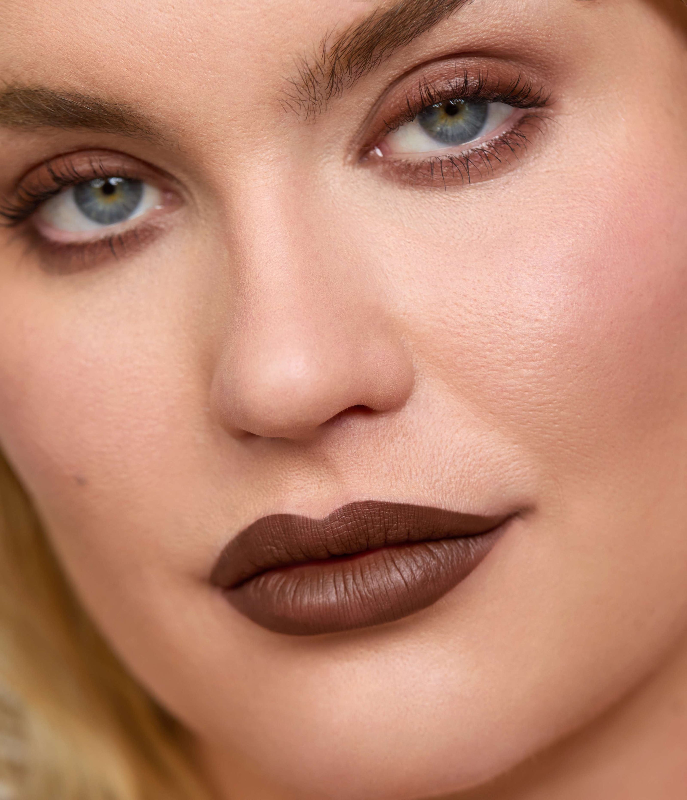 Model wears Aleph Eye/Lip Multi Liner Umber