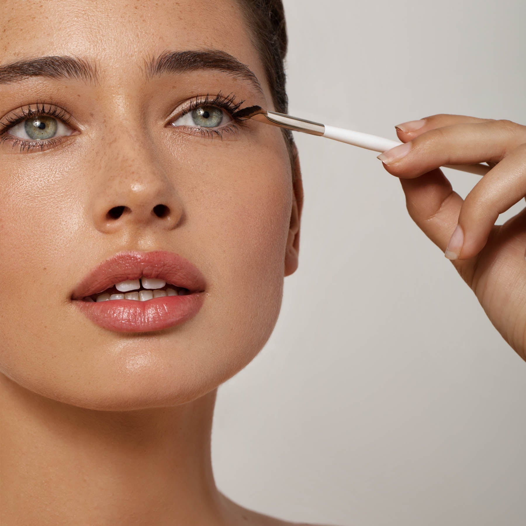 Image of model using Aleph Beauty Fan brush